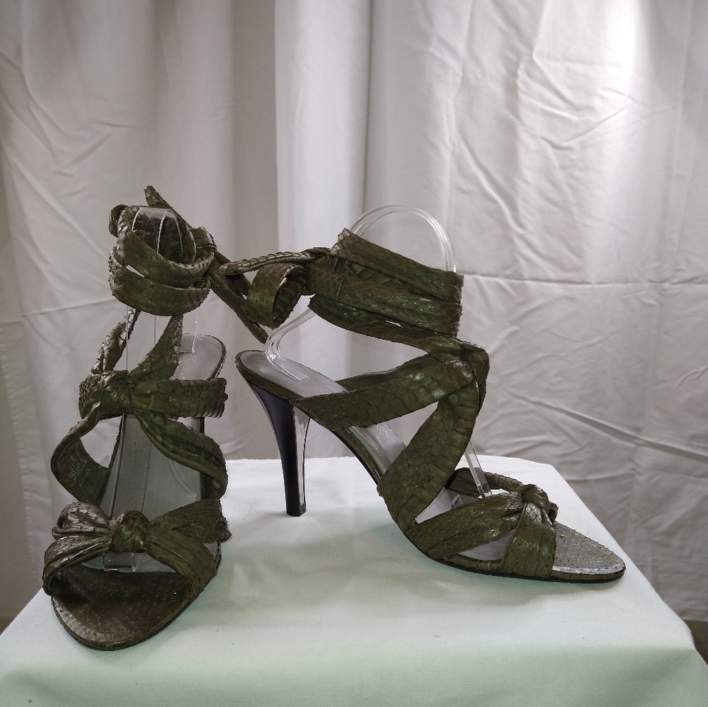 KENNETH COLE NEW YORK, LEATHER ANKLE TIE STILETTOS, SIZE 10. GUC